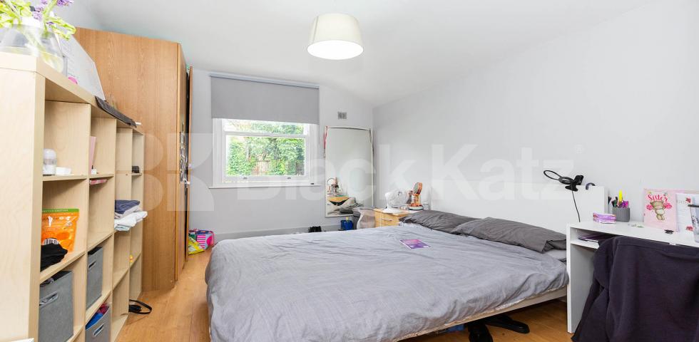 			6 Bedroom, 2 bath, 2 reception Flat			 Parolles Road, Archway